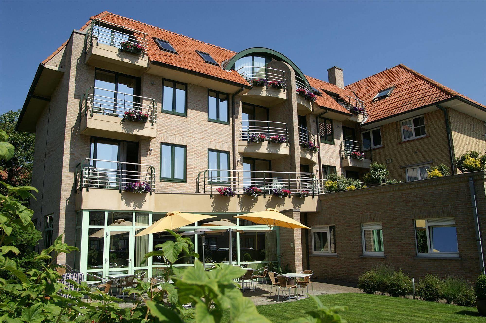 Boutique Hotel 'Hof Ter Duinen' Oostduinkerke Exterior photo